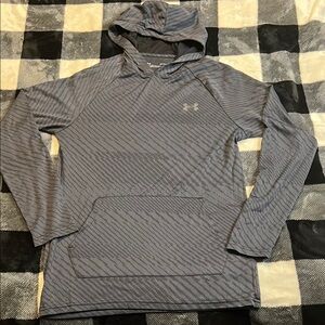 Under Armour Gray Hooded Long Sleeved Shirt Loose fit size Small